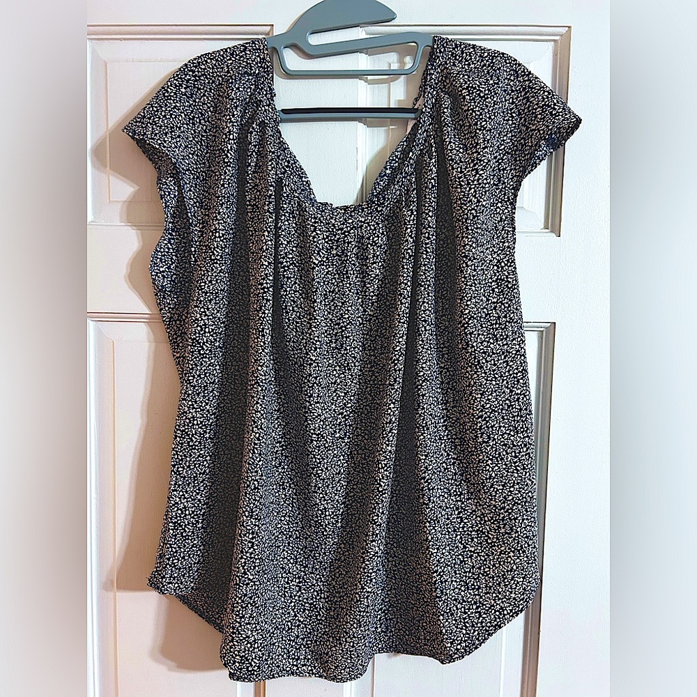 LC Lauren Conrad Black and White Patterned Blouse